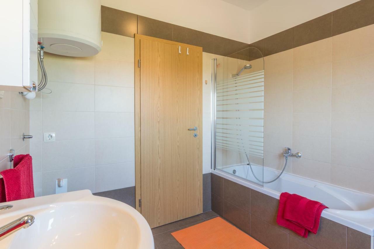 Apartments Lotus Sukošan Extérieur photo