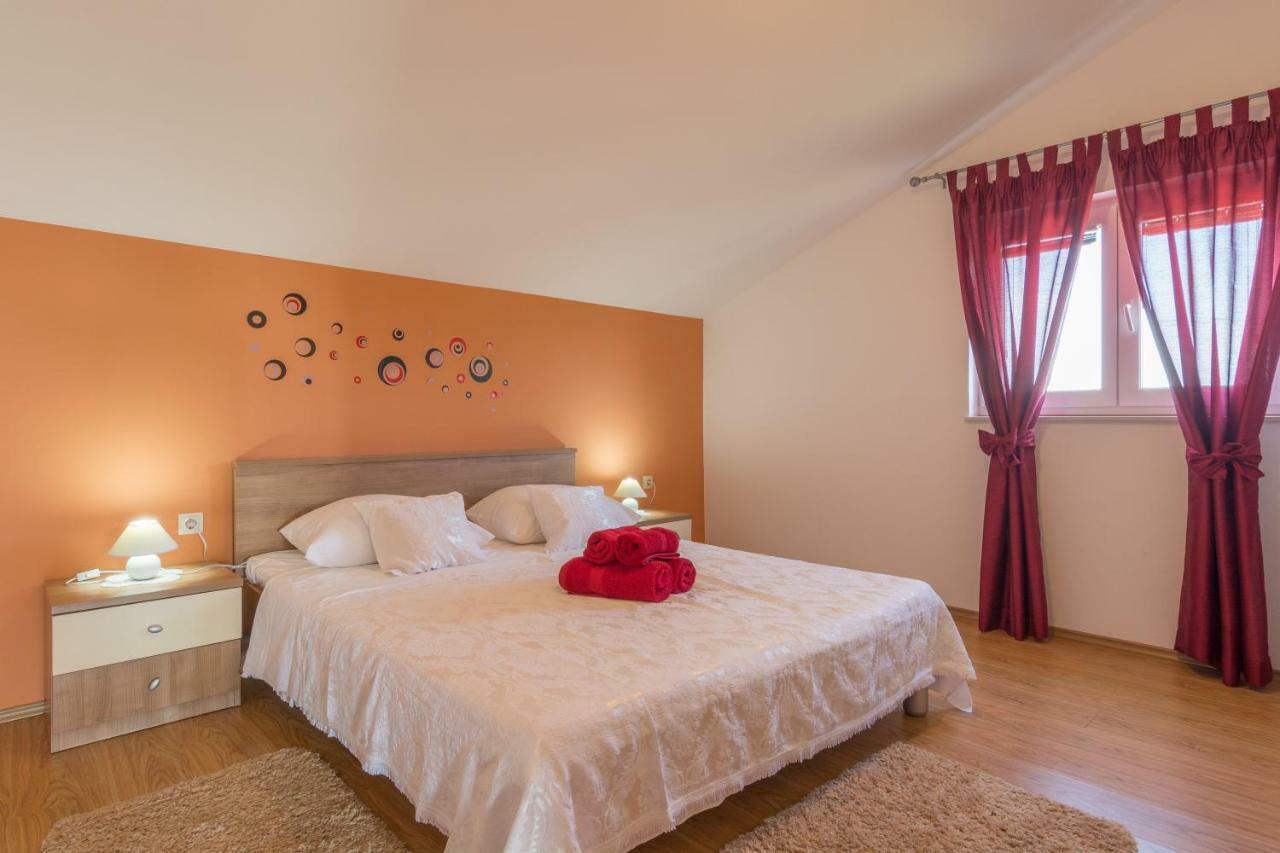 Apartments Lotus Sukošan Extérieur photo