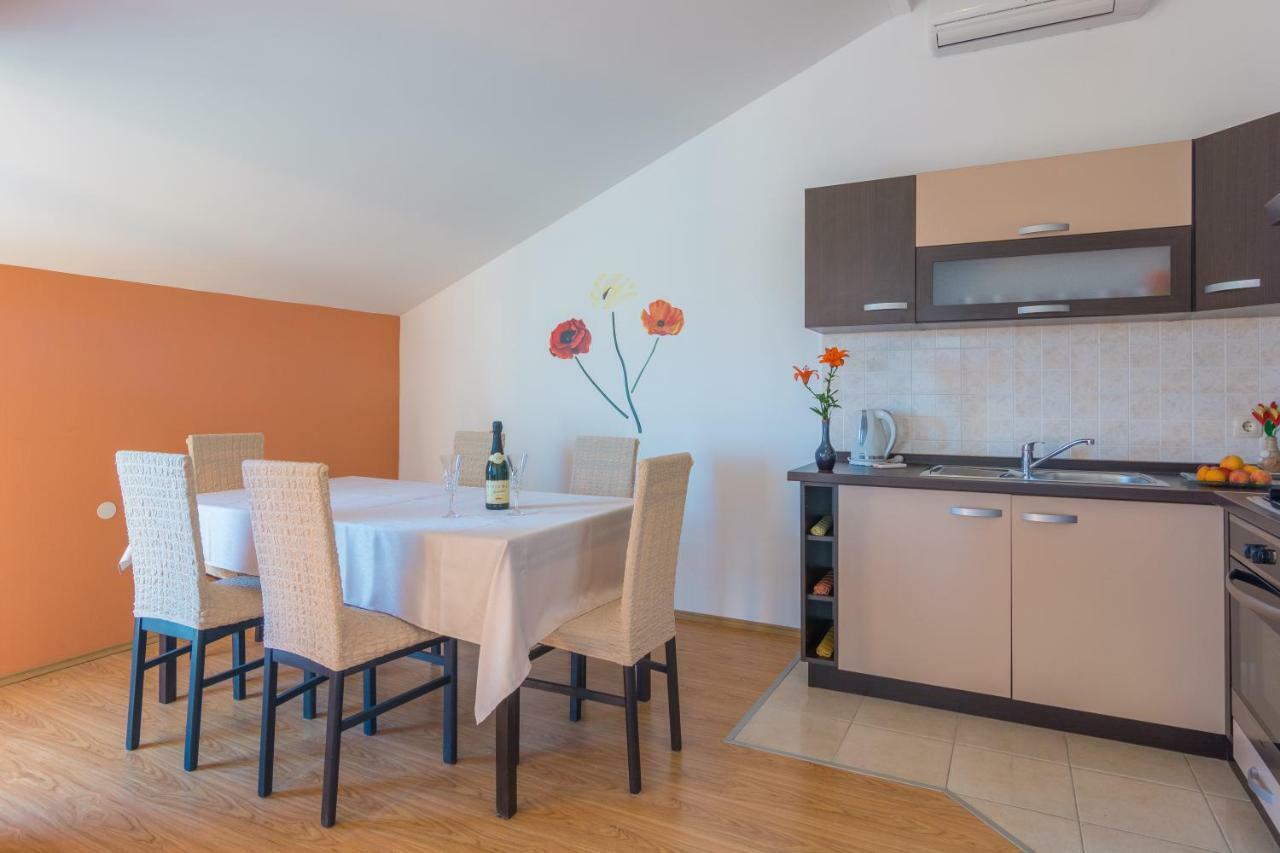 Apartments Lotus Sukošan Extérieur photo