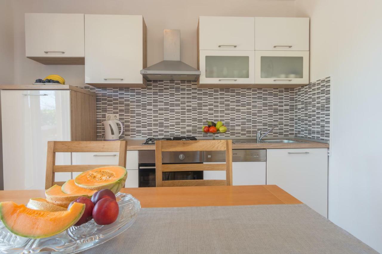 Apartments Lotus Sukošan Extérieur photo