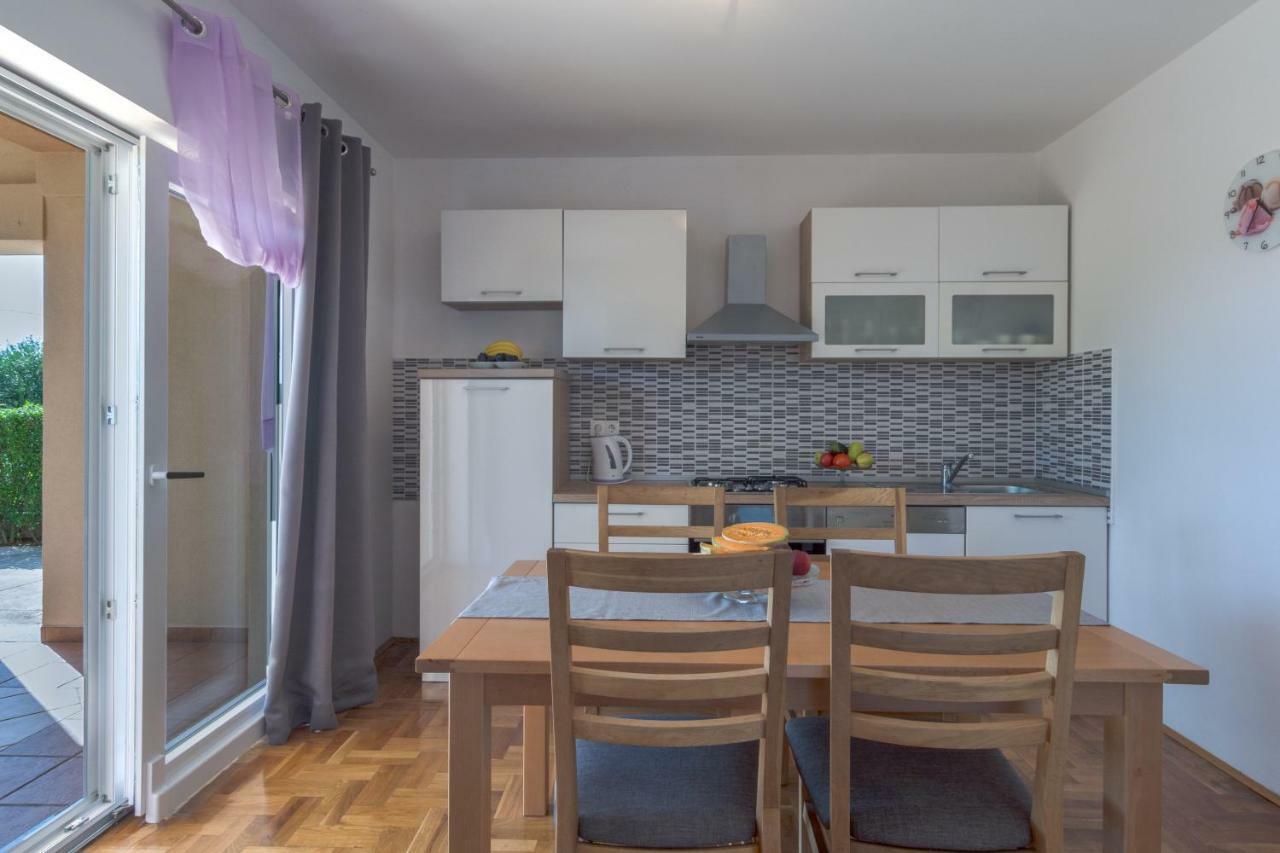 Apartments Lotus Sukošan Extérieur photo