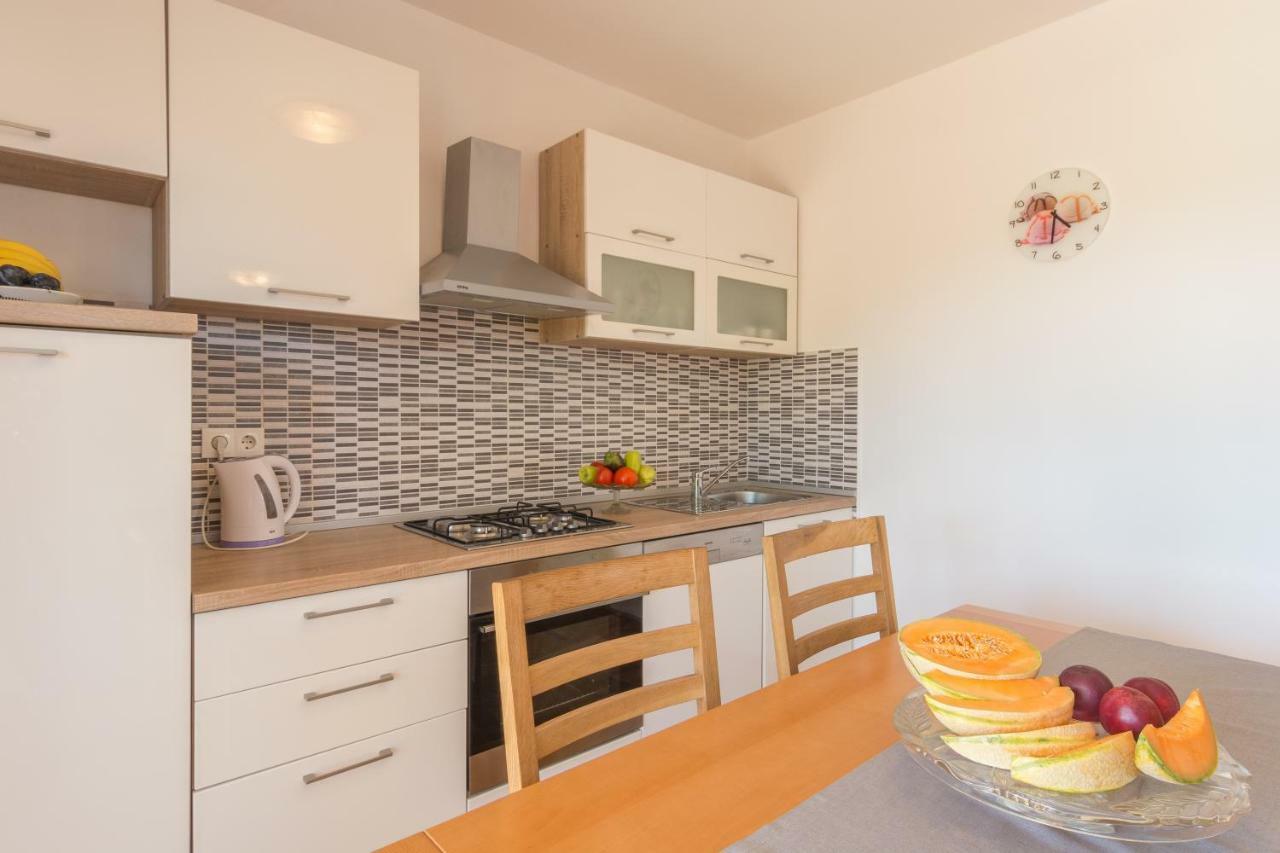 Apartments Lotus Sukošan Extérieur photo