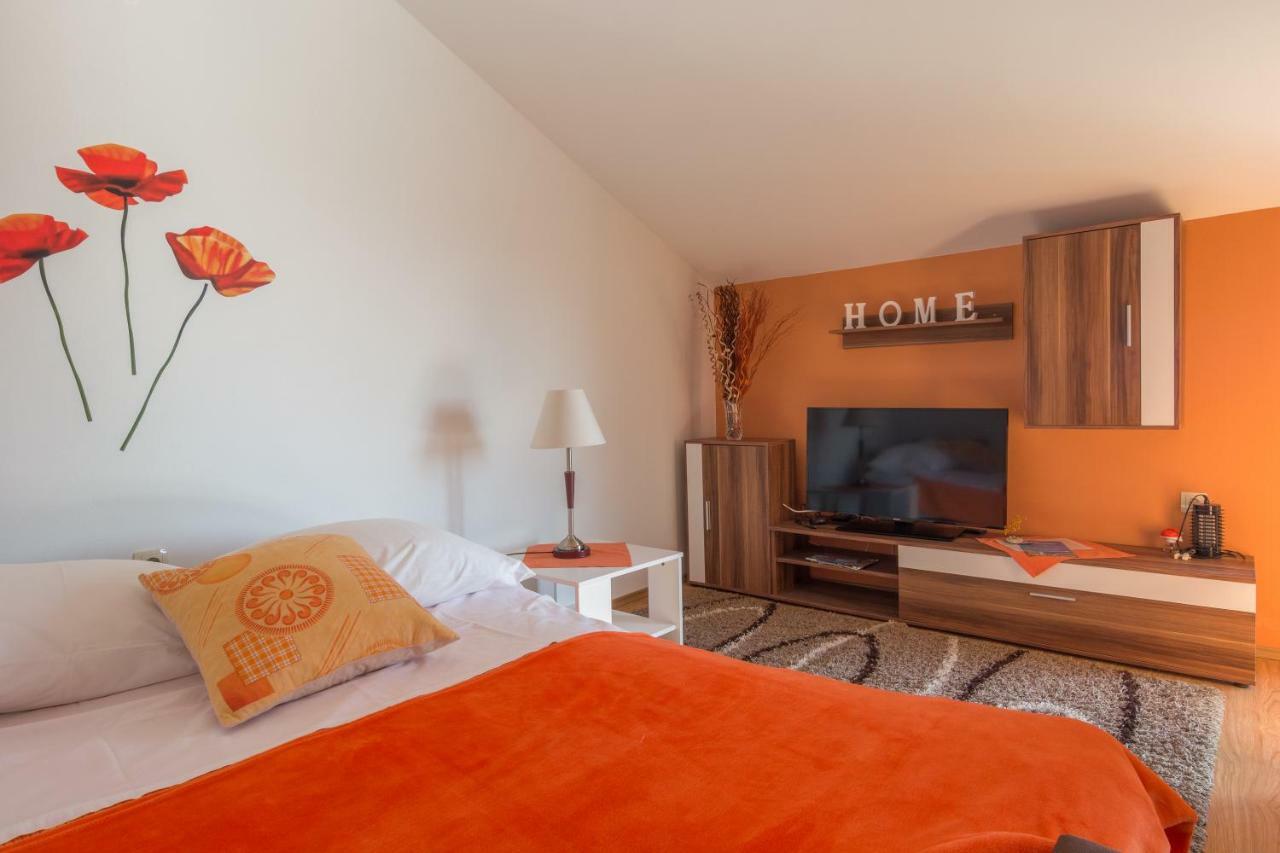 Apartments Lotus Sukošan Extérieur photo