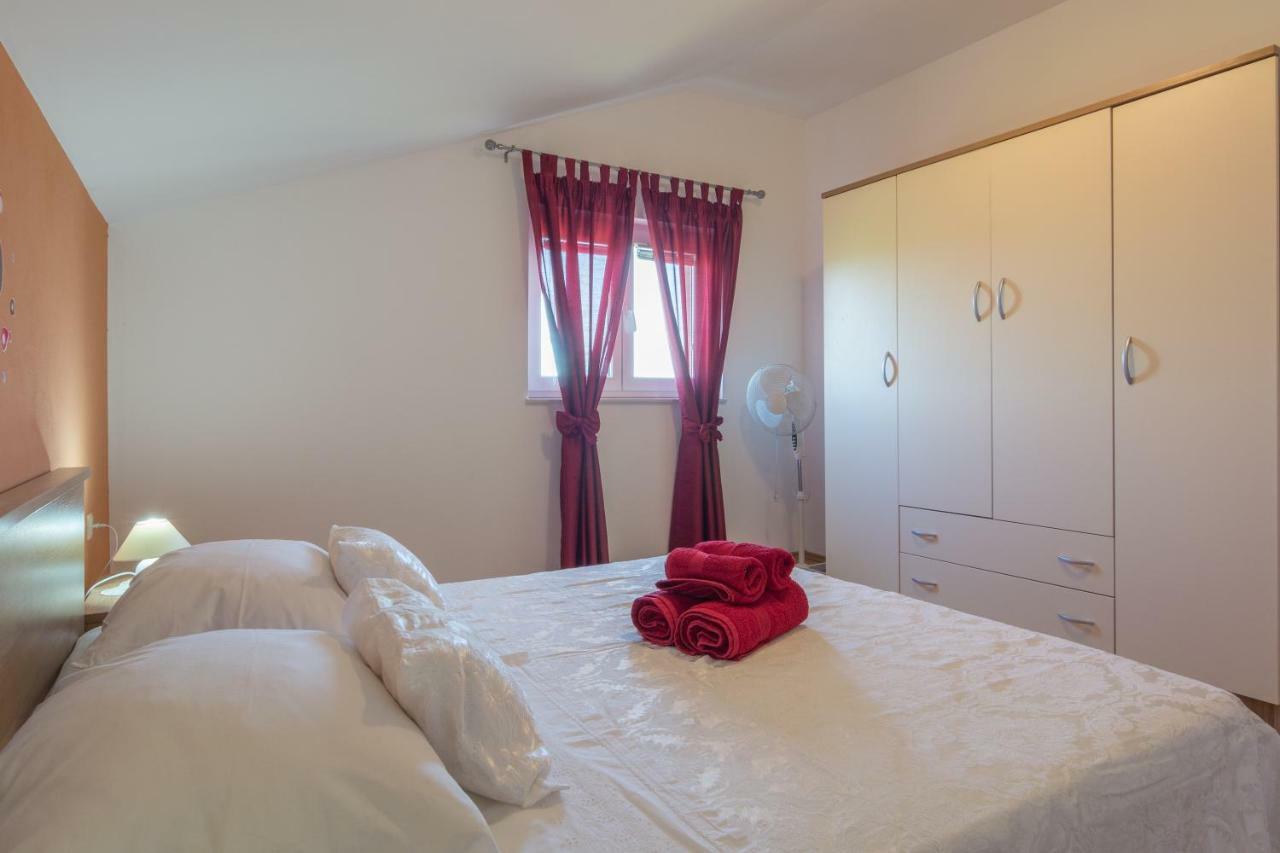 Apartments Lotus Sukošan Extérieur photo