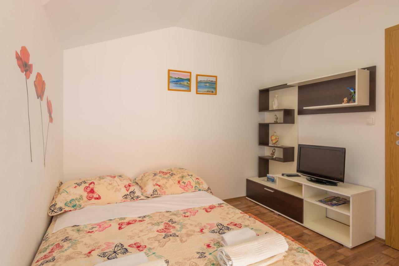 Apartments Lotus Sukošan Extérieur photo