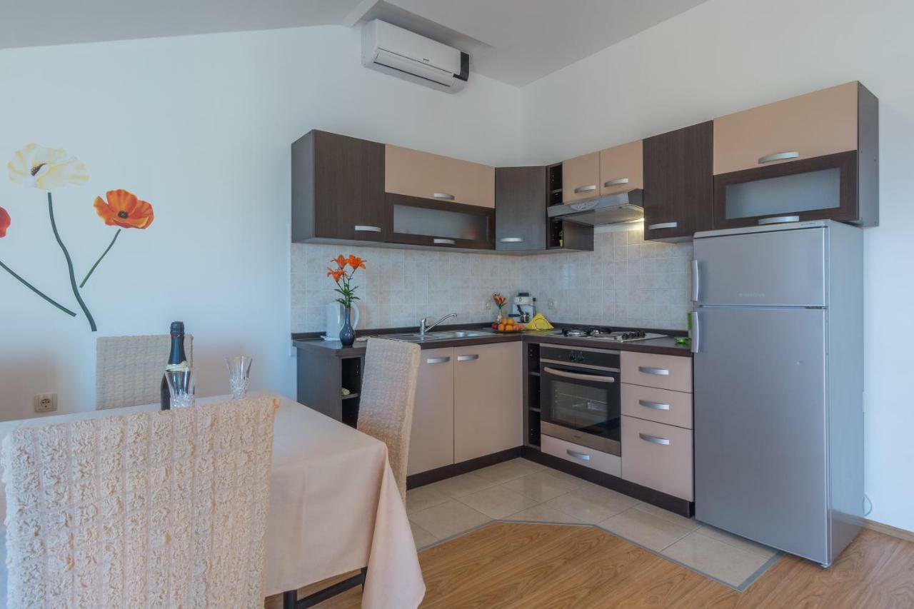 Apartments Lotus Sukošan Extérieur photo