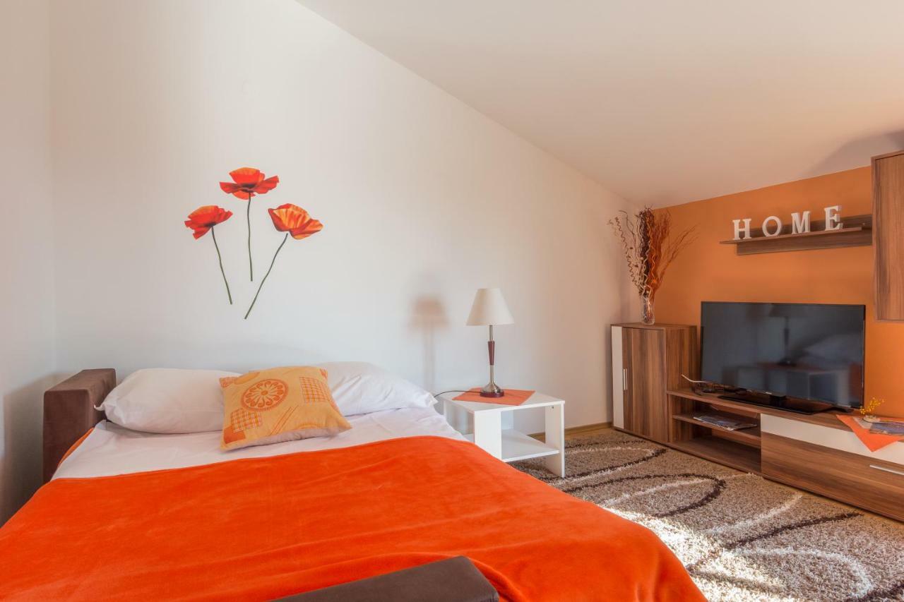 Apartments Lotus Sukošan Extérieur photo
