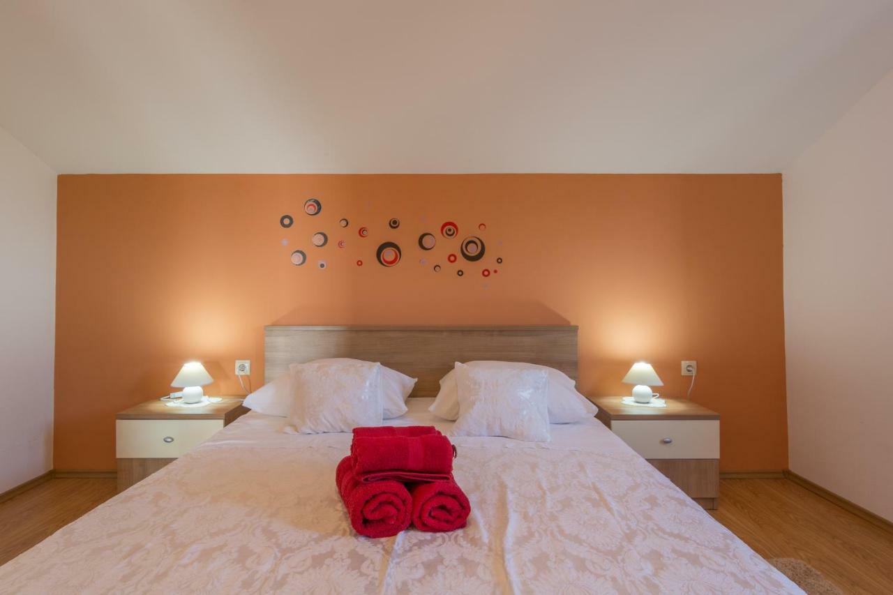 Apartments Lotus Sukošan Extérieur photo