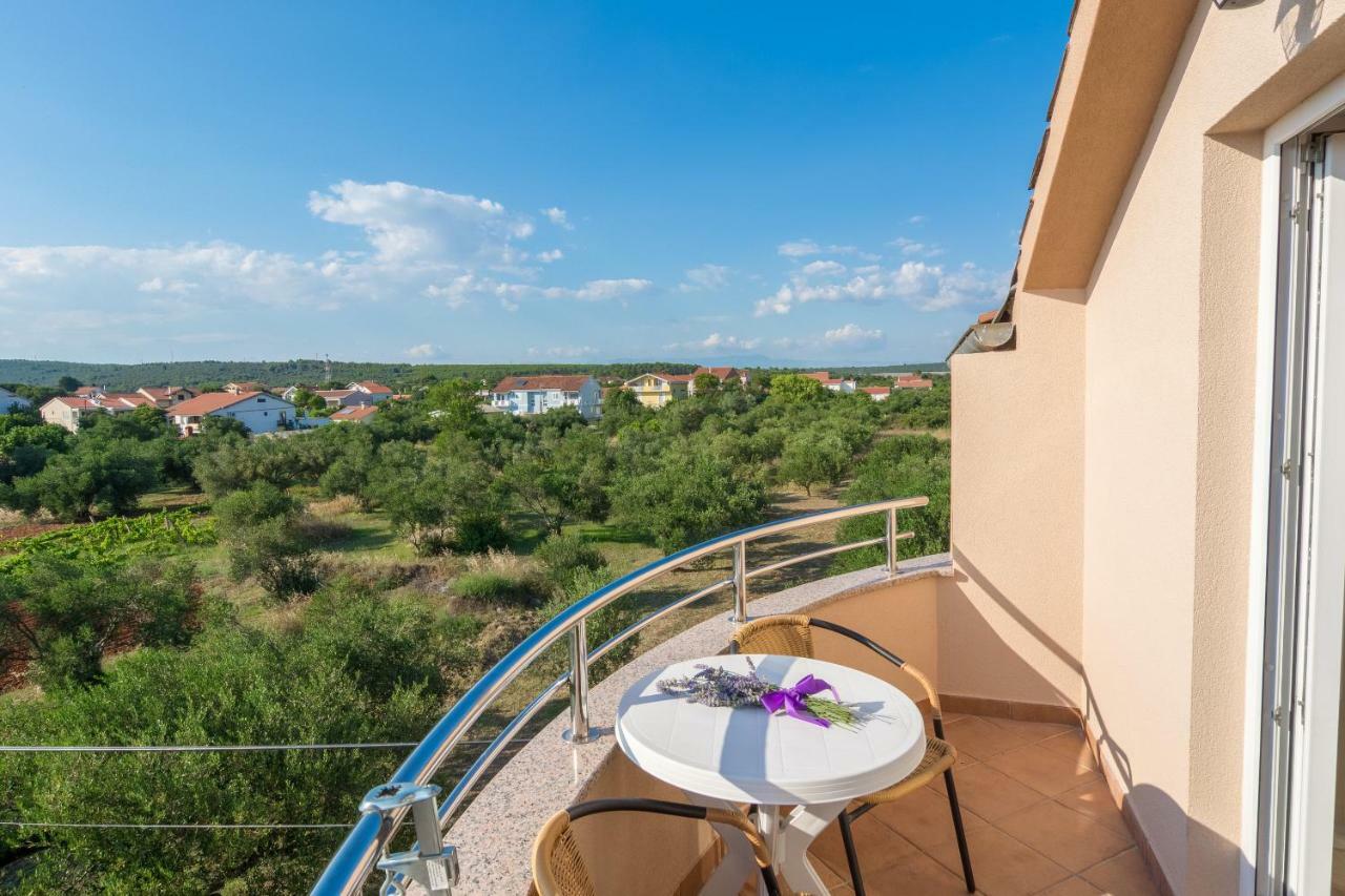 Apartments Lotus Sukošan Extérieur photo